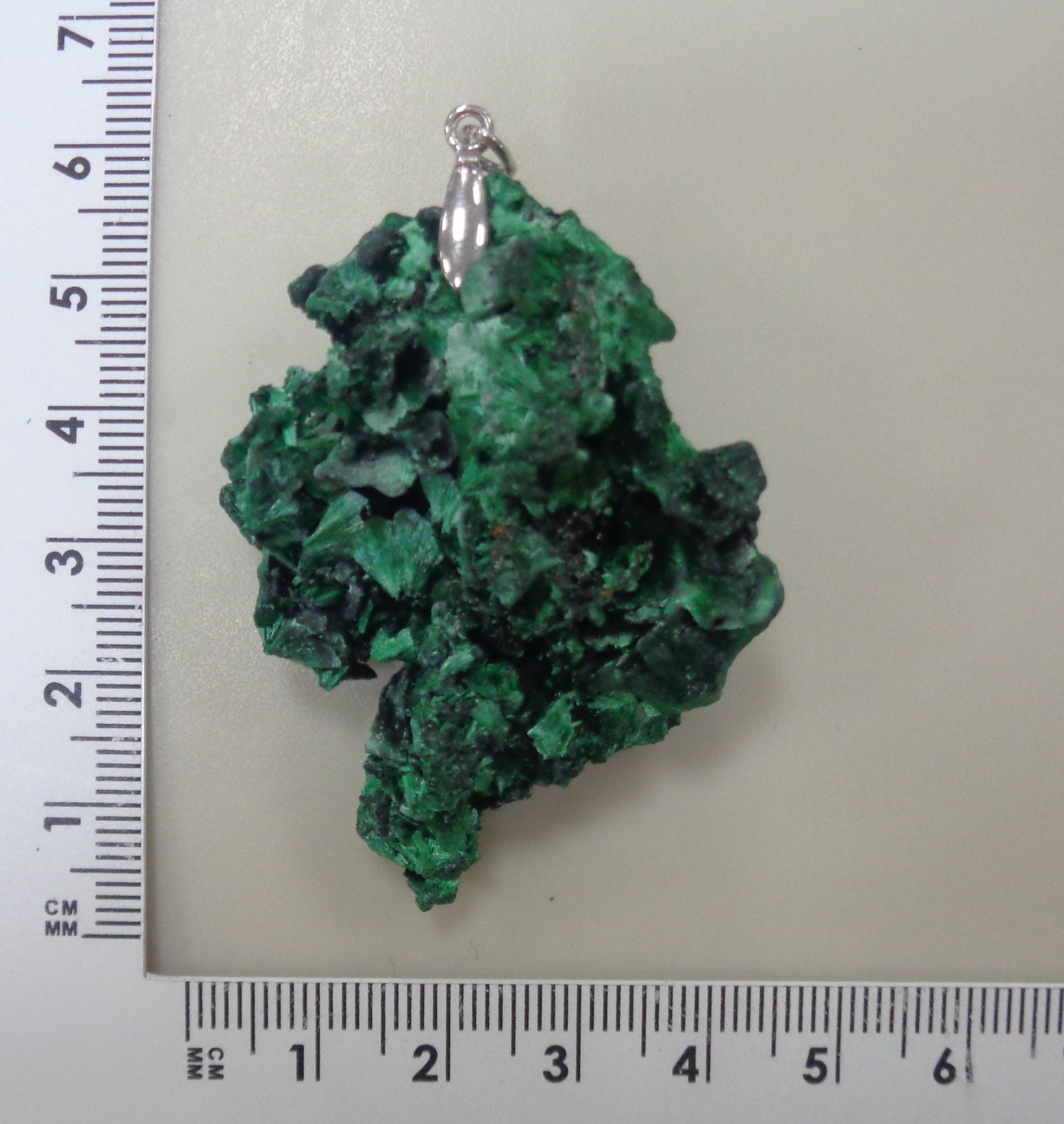 Серебряная подвеска с малахитом